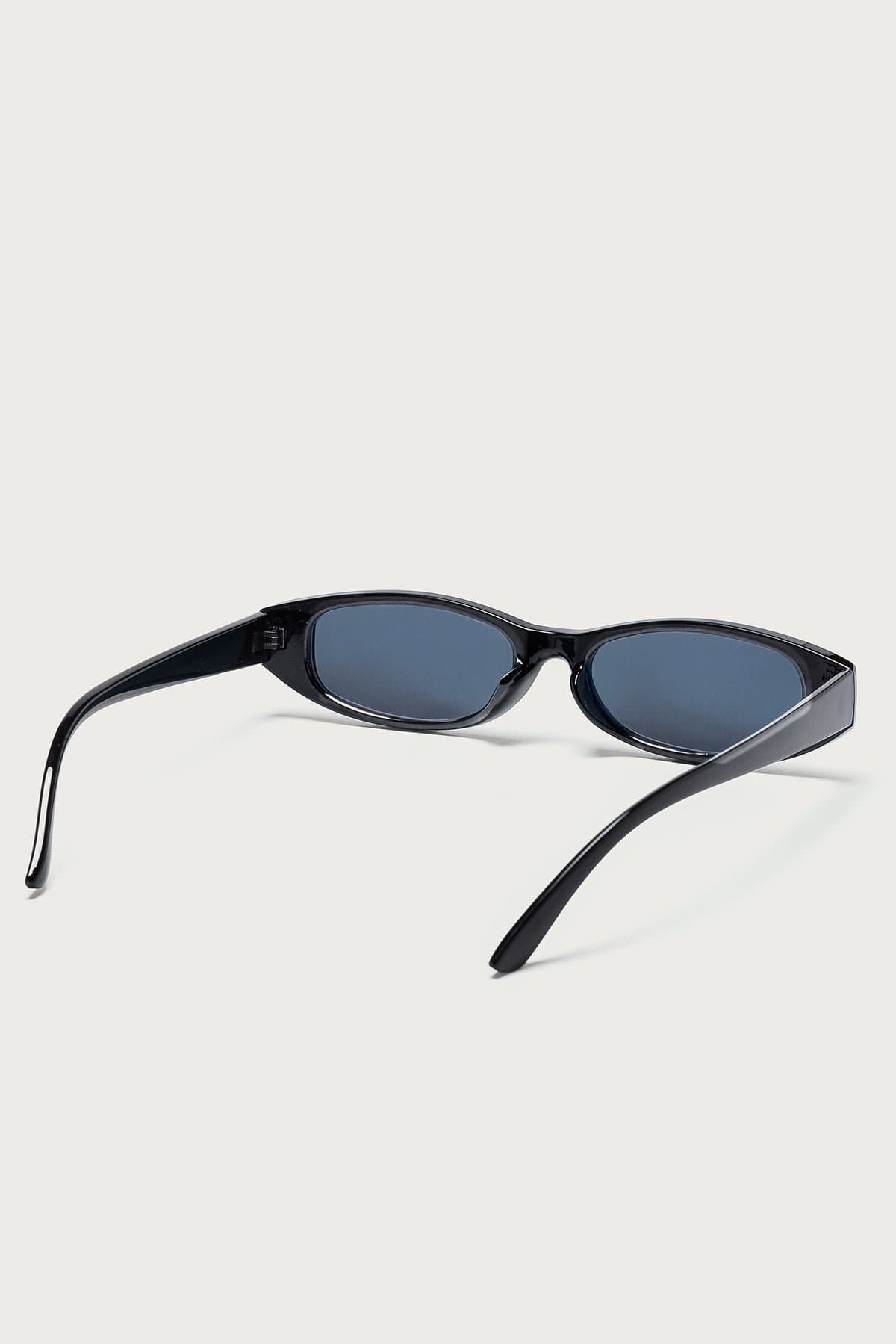 Girl Boss Oval Sunglasses UV Protected Polycarbonate Lenses Frame Width 5.5in