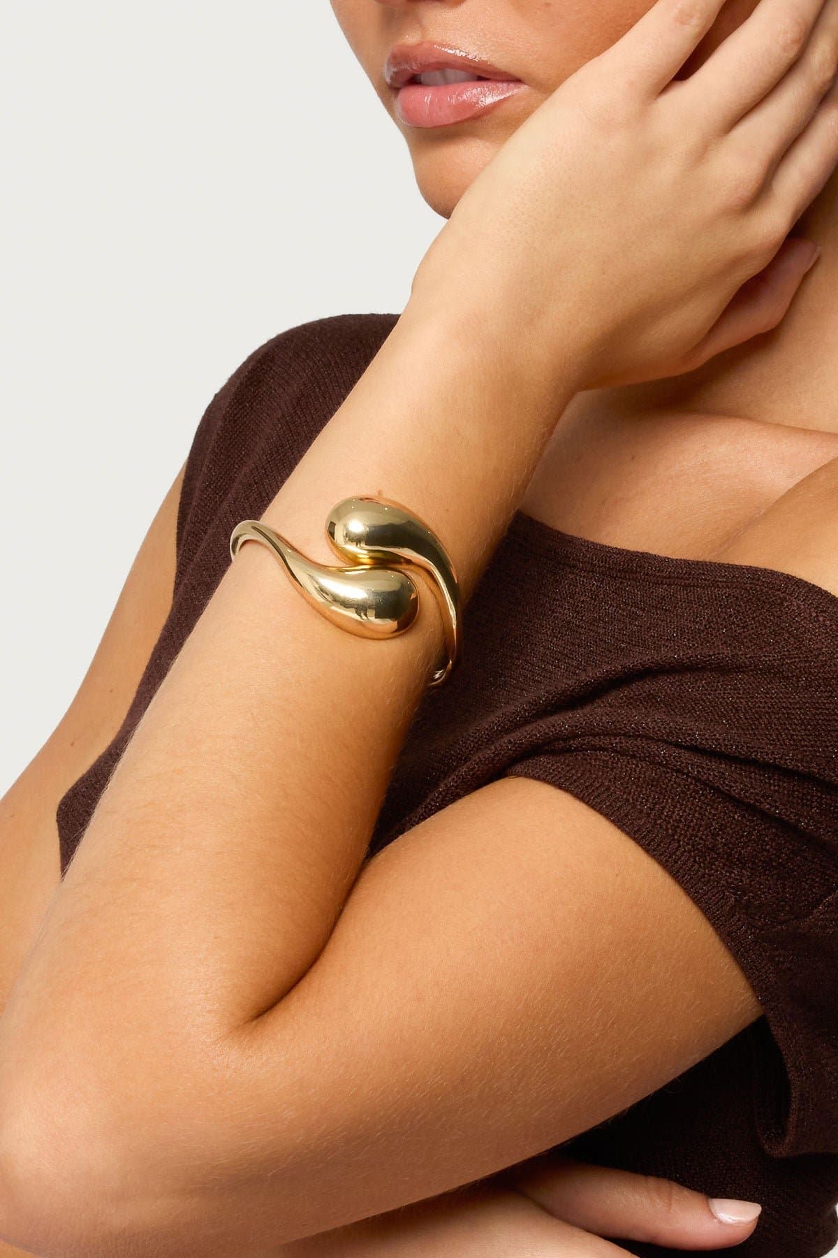 Abstract Wrapped Arm Cuff Gold Tone Metal 2.5 Inch Length