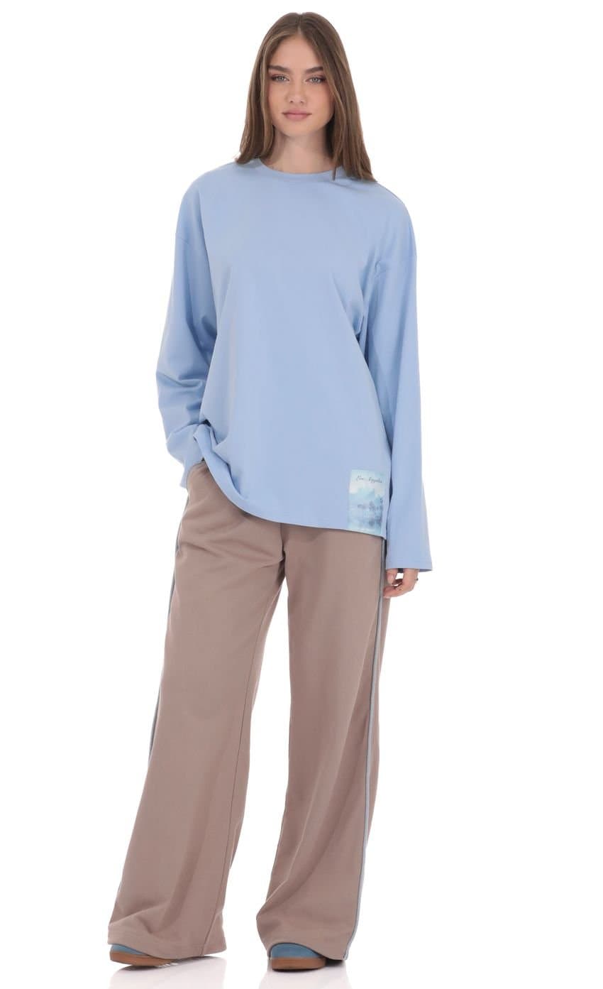 Lucy Graphic Crewneck Shirt in Light Blue