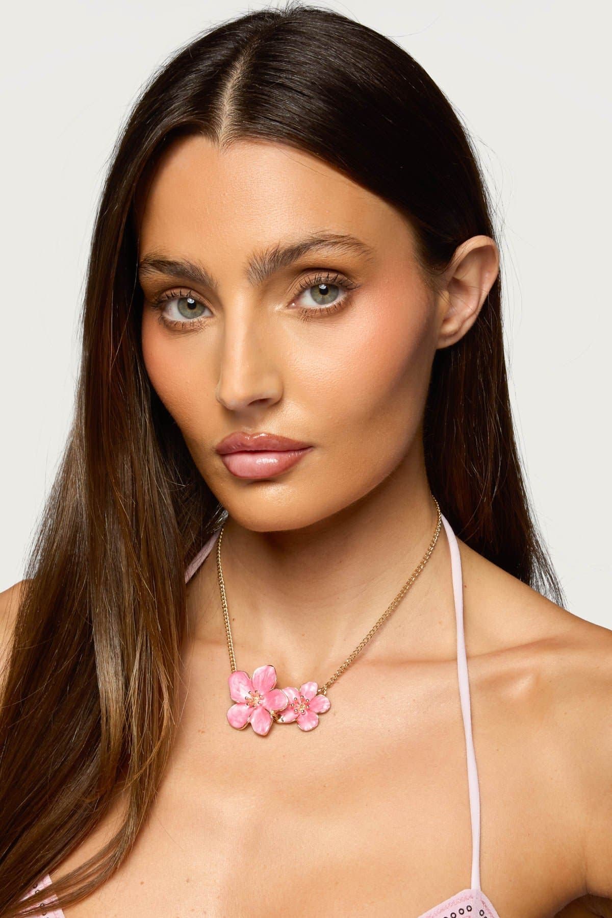 Double Flower Pendant Necklace Adjustable Chain Gold Tone Resin 15.4in