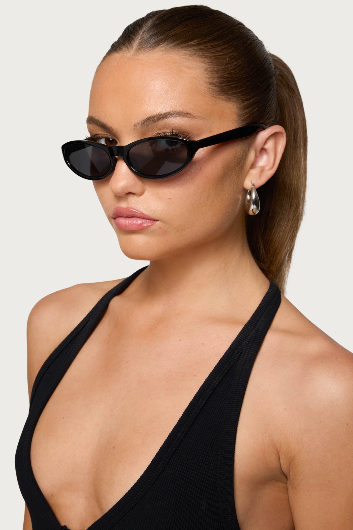 Black Oval Sunglasses UV Protection Lightweight Design