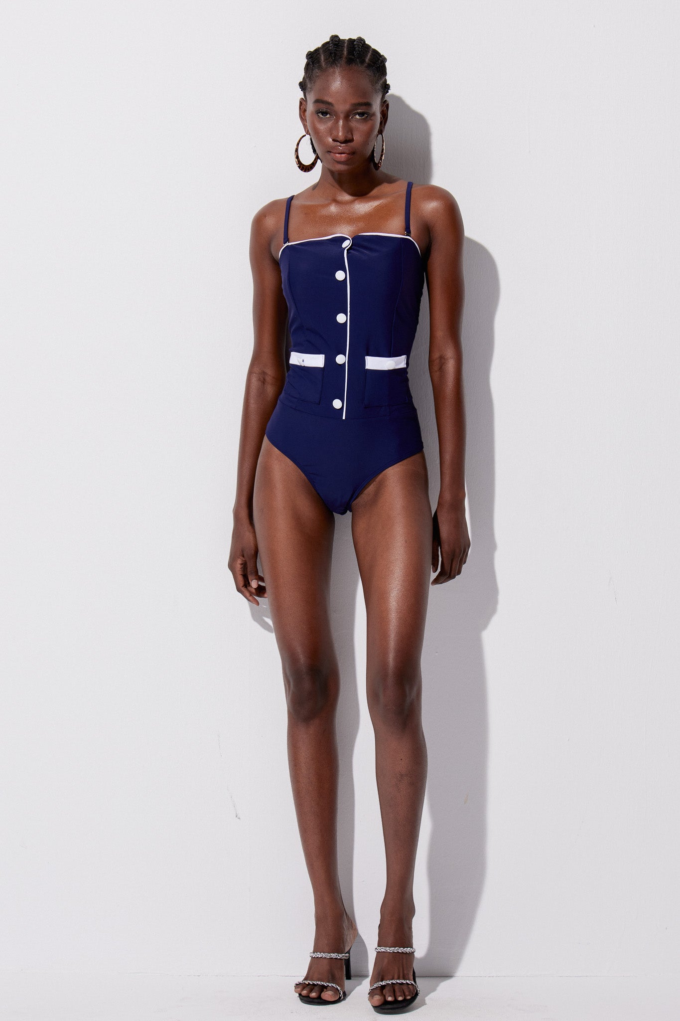 Chic Blue Strapless Swimsuit for Confident Sunbathing